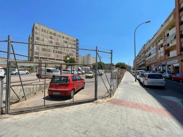 Local en Barrio Altozano