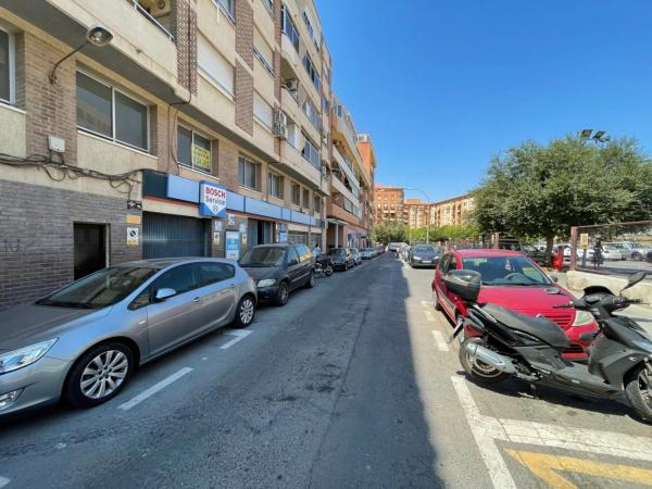 Local en Barrio Altozano