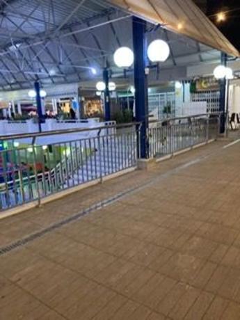 Local en avenida de Holanda