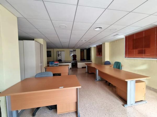 Local en calle Enriqueta Elizaicin