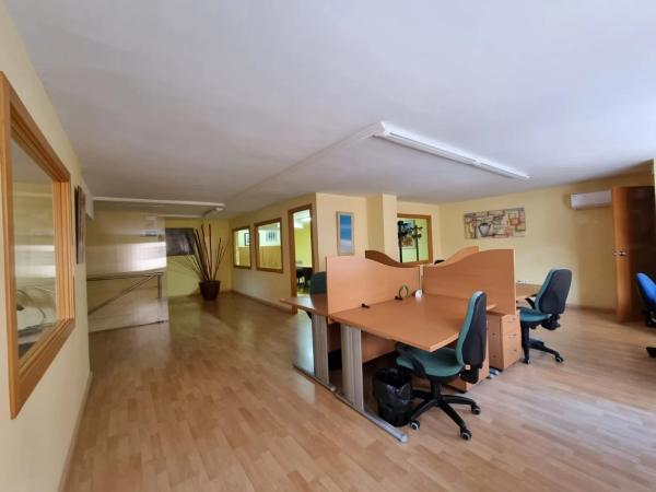 Local en calle Enriqueta Elizaicin