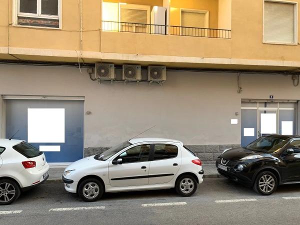 Local en avenida Orihuela, 67