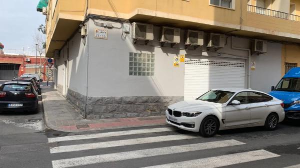 Local en avenida Orihuela, 67