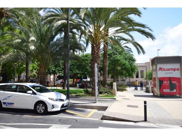 Local en plaza Doctor Gómez Ulla, 1