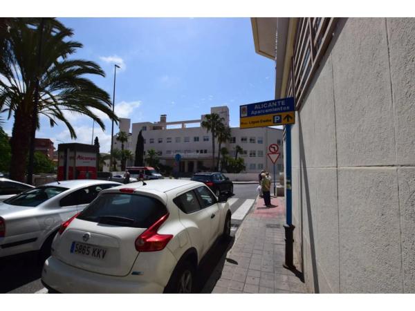 Local en plaza Doctor Gómez Ulla, 1