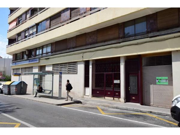 Local en plaza Doctor Gómez Ulla, 1