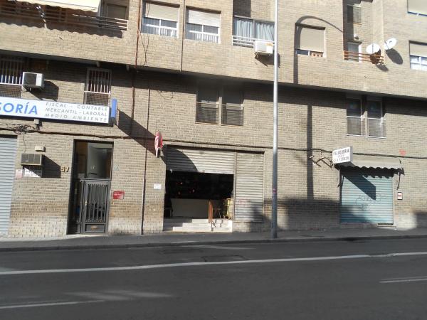 Local en avenida Jijona, 57