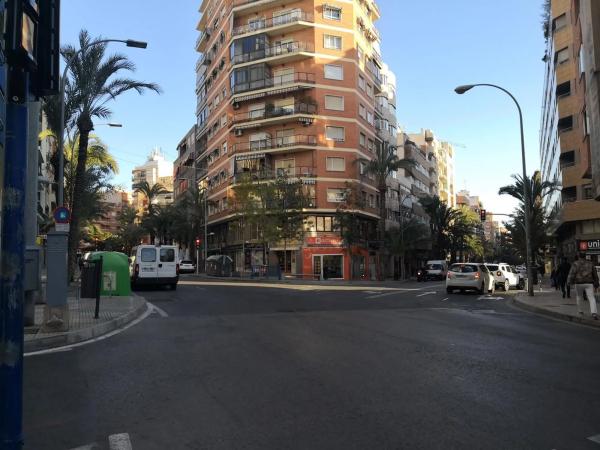 Local en calle Cardenal Belluga, 3