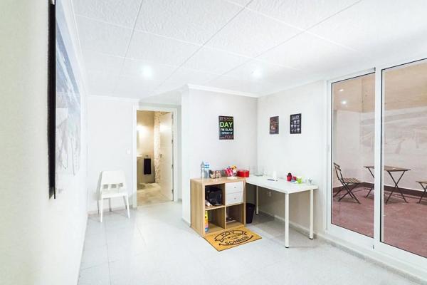 Centro educativo en calle Àries, 7