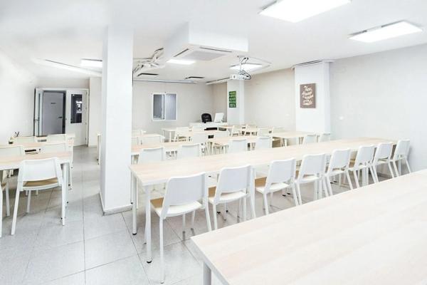 Centro educativo en calle Àries, 7