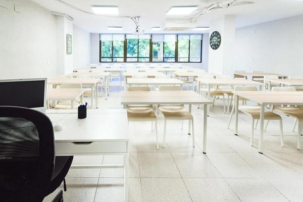 Centro educativo en calle Àries, 7