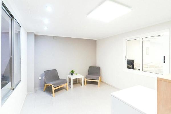 Centro educativo en calle Àries, 7