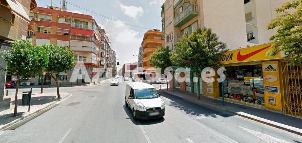 Local en Barrio Campoamor