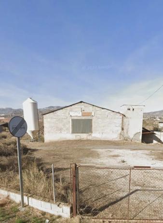 Nave en calle de la Pantera