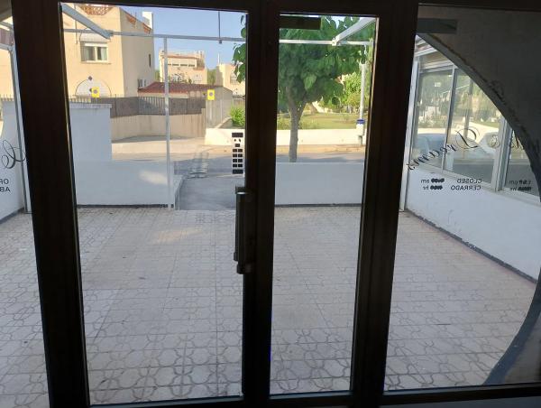 Local en carretera Alicante-Valenc