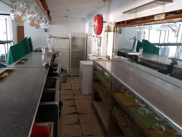 Local en carretera Alicante-Valenc