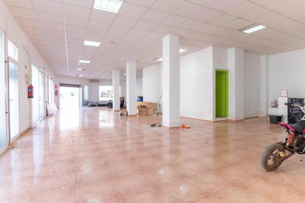 Local en calle Pius Xii