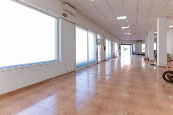 Local en calle Pius Xii