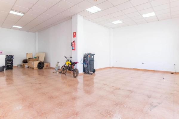 Local en calle Pius Xii