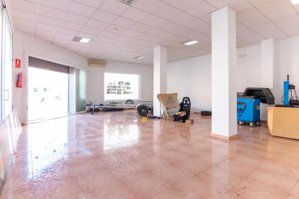 Local en calle Pius Xii