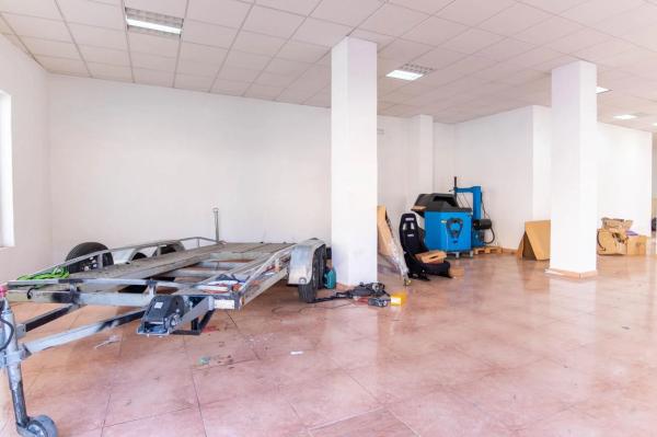 Local en calle Pius Xii