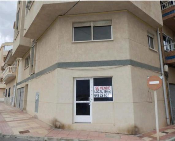 Local en avenida d'Alcoi, 78
