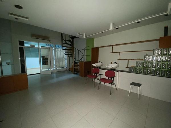 Local en Pueblo Español - Coveta Fumá