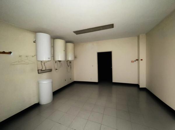 Local en Pueblo Español - Coveta Fumá