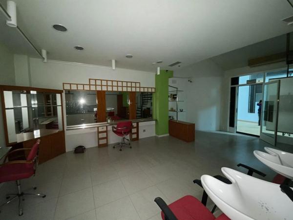 Local en Pueblo Español - Coveta Fumá