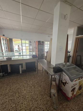 Local en avenida de la Almadraba