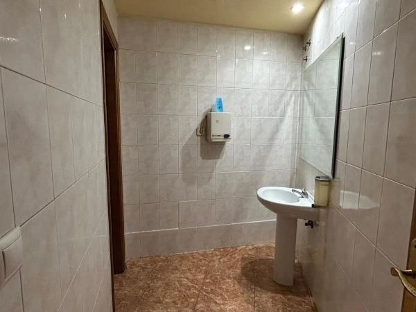 Local en Mare de Deu dels Desamparats, 16