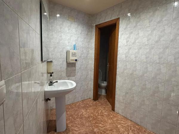 Local en Mare de Deu dels Desamparats, 16