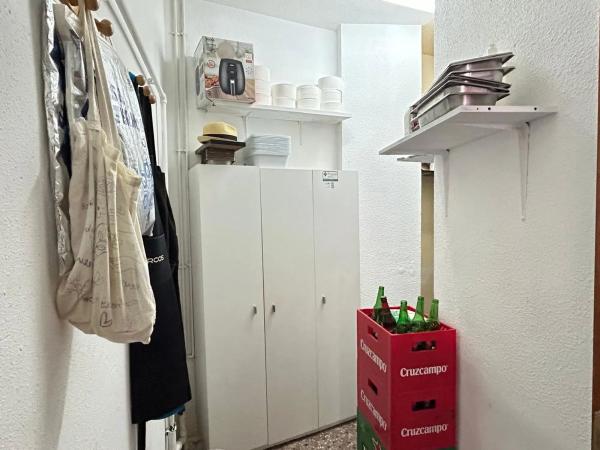 Local en Mare de Deu dels Desamparats, 16