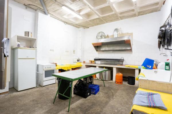 Nave en calle del Pare Manjón