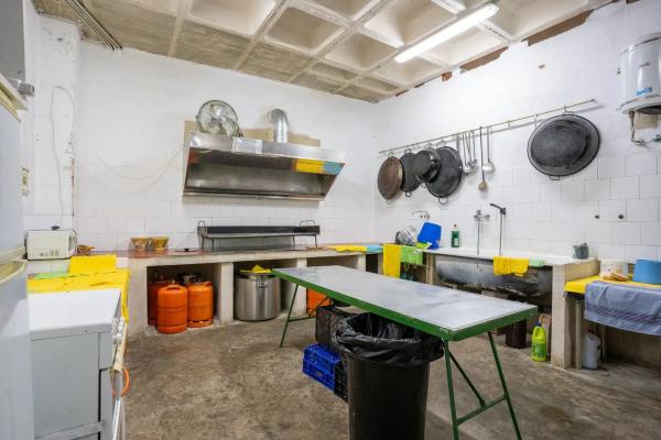 Nave en calle del Pare Manjón