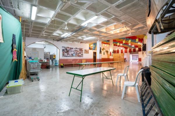 Nave en calle del Pare Manjón