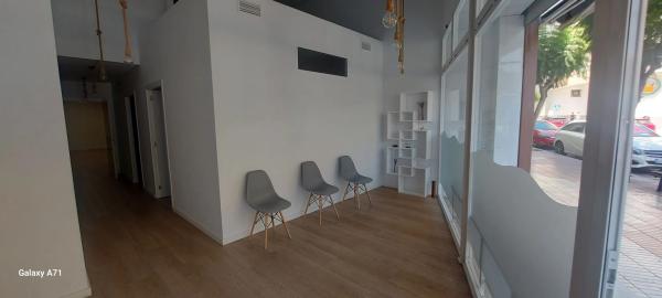 Local en avenida de Germanies