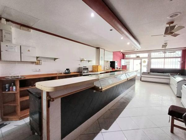 Local o nave en avenida Ausiàs March