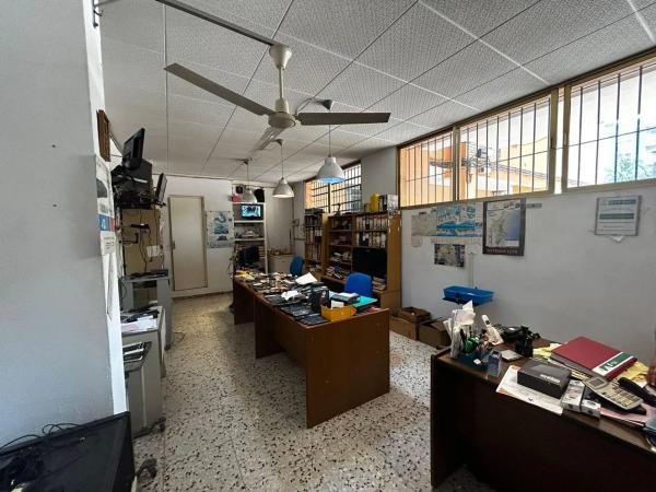 Local en avenida del Carrer de la Mar, 26