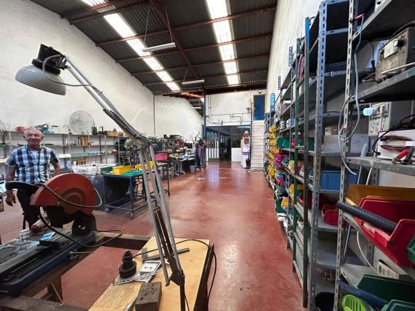 Nave en avenida Pla de Messell, 3