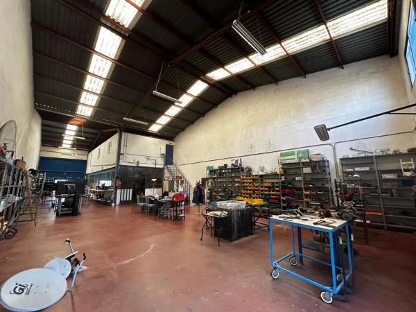 Nave en avenida Pla de Messell, 3