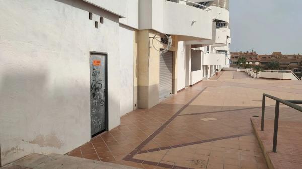 Local en calle de Benissa, 1