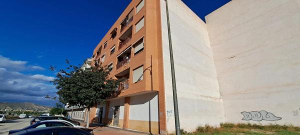 Local en calle del Pla de Sarrió