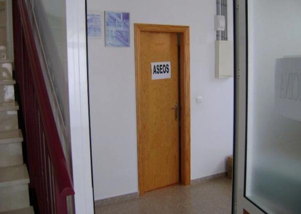 Local en avenida de la Cruz, 25