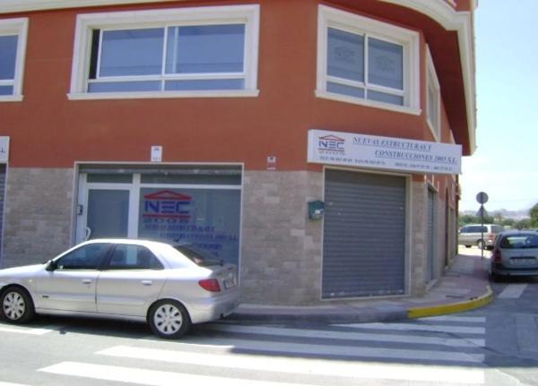 Local en avenida de la Cruz, 25