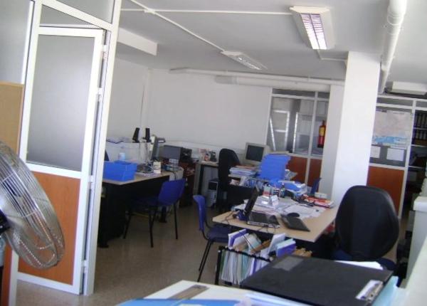 Local en avenida de la Cruz, 25