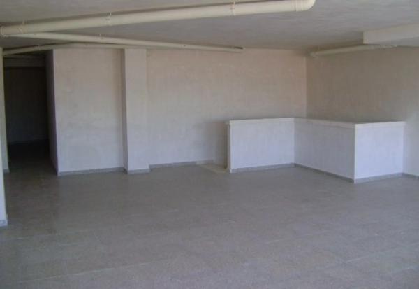 Local en avenida de la Cruz, 25