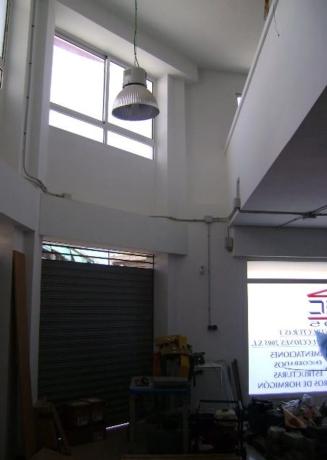 Local en avenida de la Cruz, 25