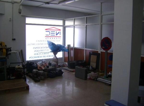 Local en avenida de la Cruz, 25