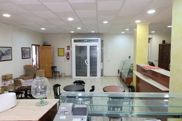 Local en avenida Constitución